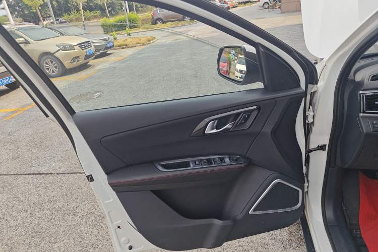 Used FAW Senya R7 2017 1.6L Manual Luxury Model
