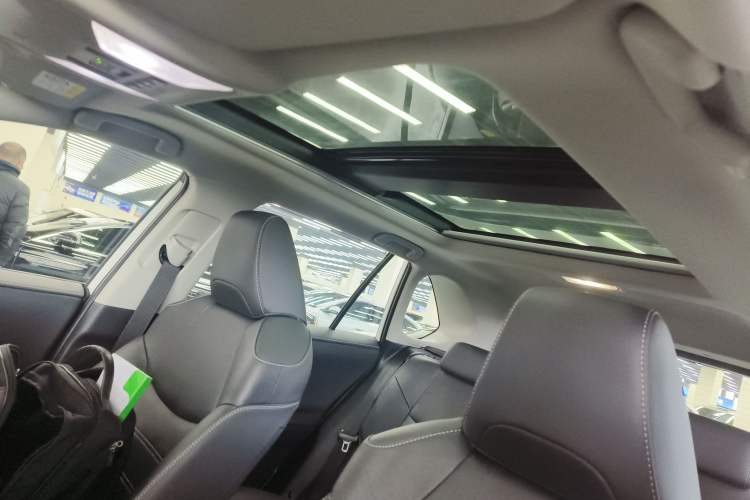 Used Toyota RAV4 2023 2.0L CVT Two-Wheel Drive Fashion Plus Edition
