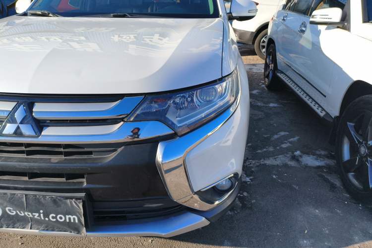 Used Mitsubishi Outlander 2018 2.0L Two-Wheel Drive Glory Edition 5 Seats