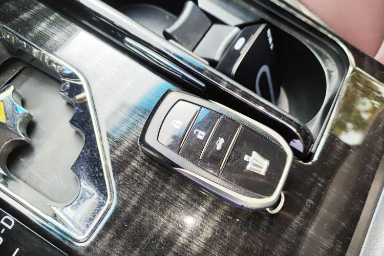 Used Toyota Crown 2017 2.0T Sport Edition
