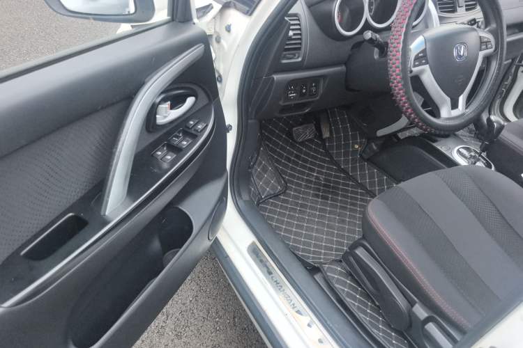 Used Changan CX20 2014 1.4L IMT Sunroof Navigation Version China IV Standard