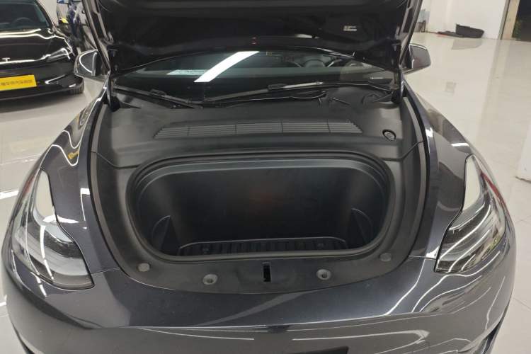 Used Tesla Model Y 2024 Long-Range All-Wheel-Drive Version
