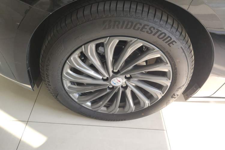 Used Buick LaCrosse 2025 28T Platinum Edition
