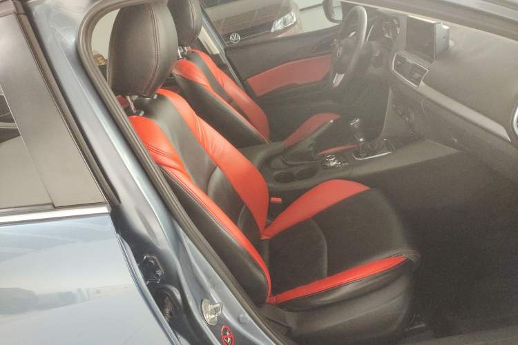 Used Mazda Mazda 3 Axela 2014 Sedan 1.5L Manual Comfort Model