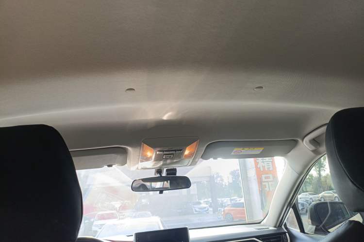 Used Toyota Wildlander 2022 Updated Version 2.0L CVT Two-Wheel Drive Leading Edition
