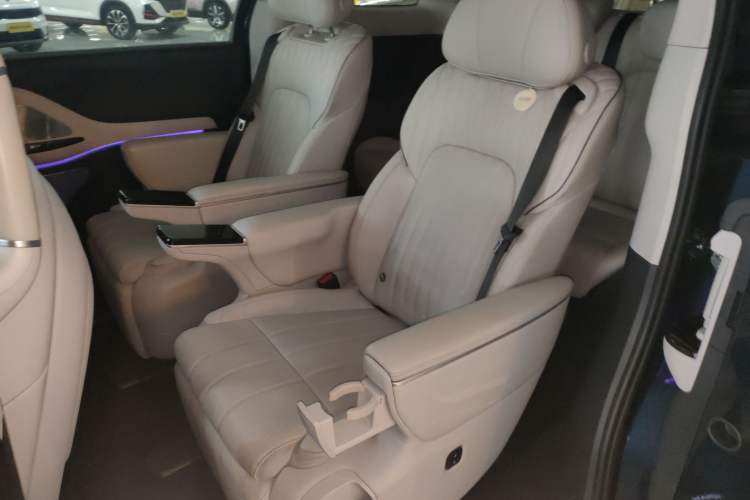 Used VOYAH Dream 2025 PHEV Four-Wheel-Drive Flagship Kunpeng Edition
