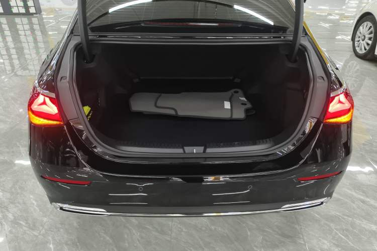 Used Mercedes-Benz E-Class 2025 E 300 L Luxury Model