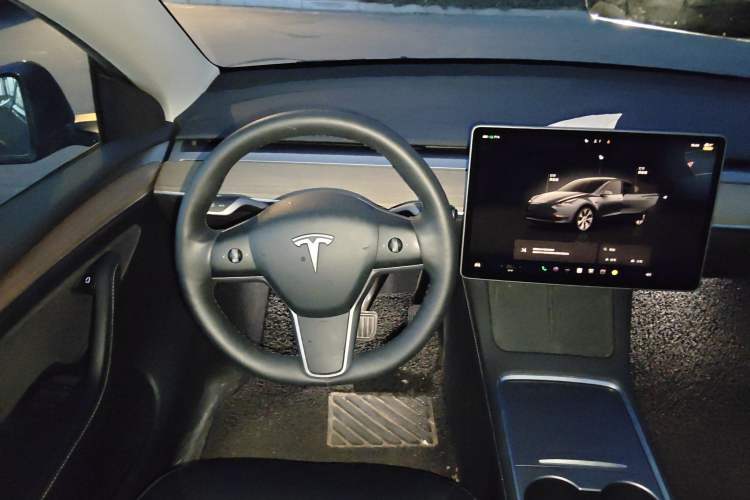 Used Tesla Model Y 2022 Long-Range All-Wheel-Drive Version