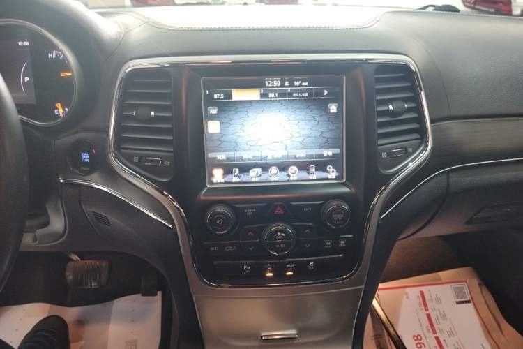 Used  Grand Cherokee 2015 3.6L Luxury Navigation Edition