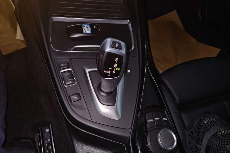 Used BMW 2 Series 2018 220i Convertible Coupe Sports Design Package
