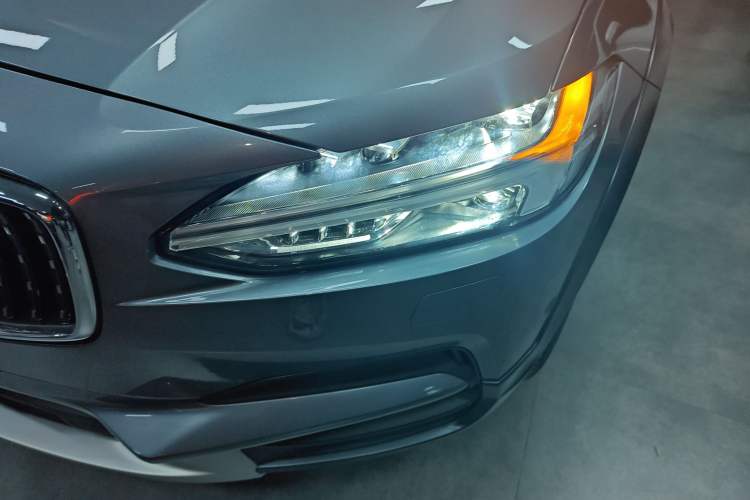 Used Volvo V90 2017 Cross Country T5 AWD Smart Range Edition