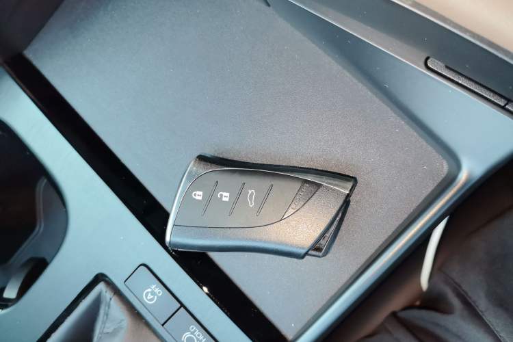 Used Lexus ES 2023 200 Excellence Edition
