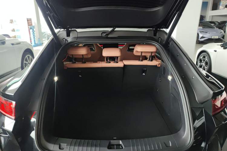 Used BYD Song L EV 2025 Intelligent Driving Version 662 km LiDAR Excellence Edition
