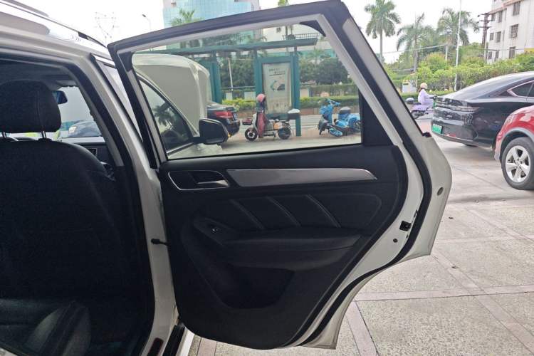 Used Roewe RX5 2019 20T Two-Wheel Drive Automatic 4G Connected Platinum Edition
