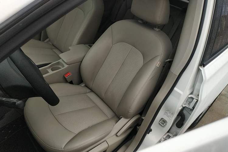 Used Venucia T70 2015 2.0L CVT Smart Edition