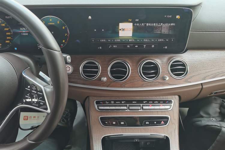 Used Mercedes-Benz E-Class 2023 Facelift E 260 L
