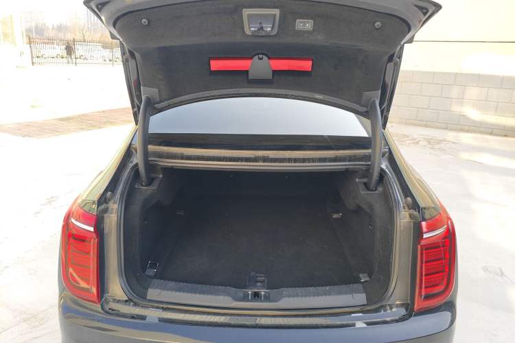 Used Hongqi H9 2023 2.0T Smart Connect Flagship Edition
