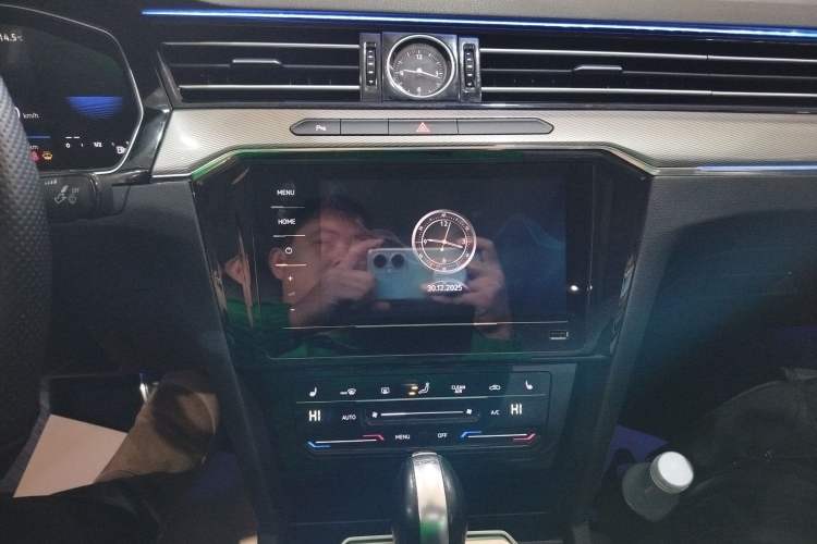 Used Volkswagen Magotan 2023 2 Million Units Limited Edition 330TSI DSG Leading Version
