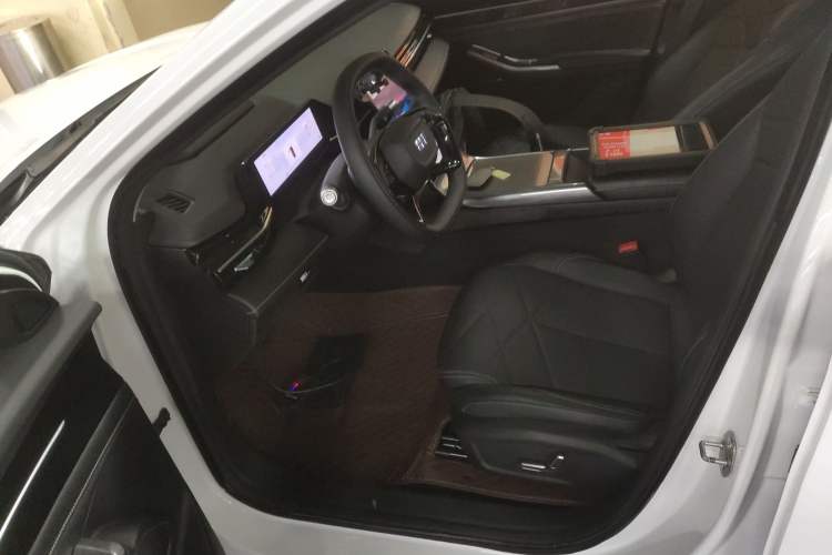 Used  L6 2024 60km PLUS Dragon Edition