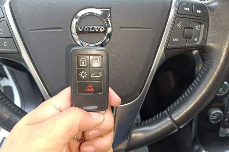 Used Volvo V40 2017 T3 Zhiyi Edition
