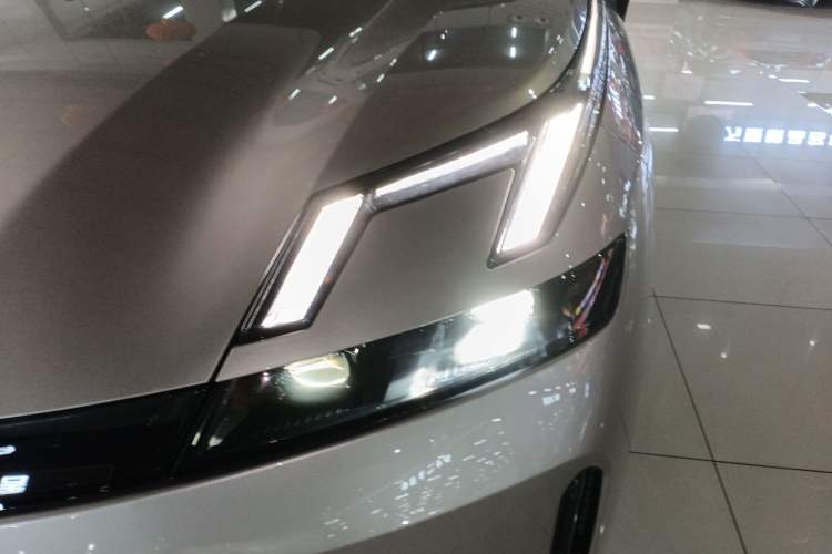 Used Lynk & Co 08 EM-P 2025 120km Long-Range Pro
