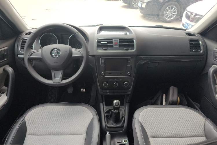 Used Skoda Yeti 2017 1.6L Manual Front-Wheel-Drive Version