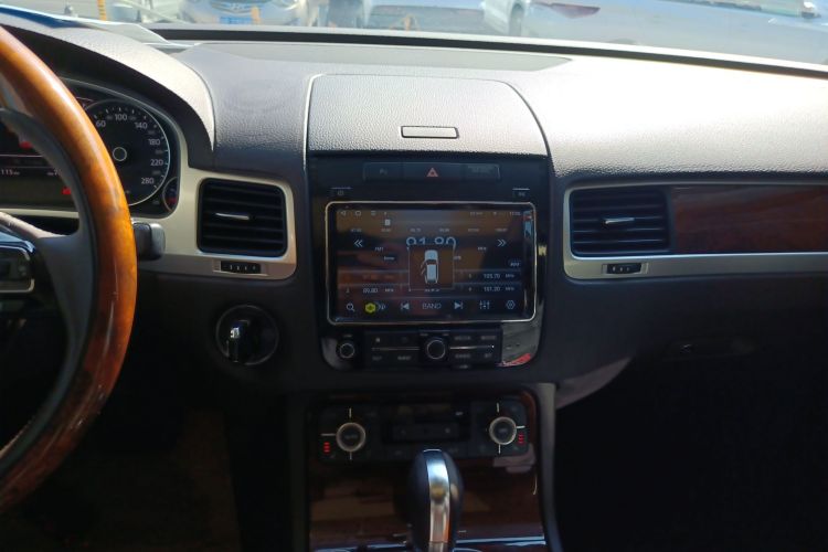 Used Volkswagen Touareg 2011 3.0 TSI Comfort Version
