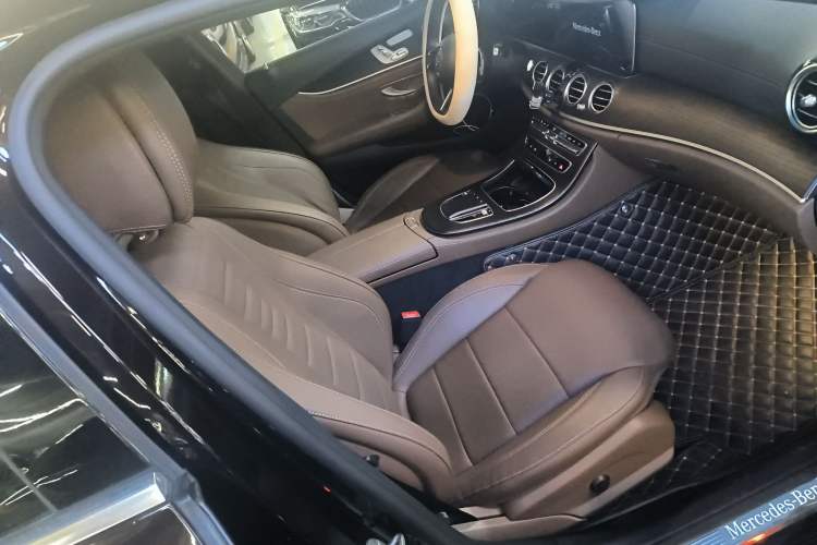 Used Mercedes-Benz E-Class New Energy 2023 E 350 e L Plug-in Hybrid Sports Sedan
