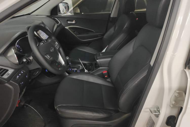 Used Hyundai Santa Fe 2015 2.0T Automatic All-Wheel Drive Smart Version 5 Seats