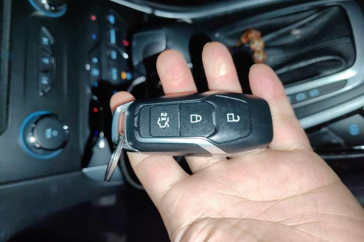 Used Ford Edge 2016 EcoBoost 245 Two-Wheel-Drive Titanium 7-Seater
