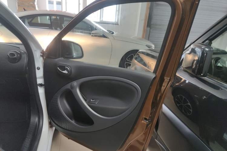 Used  forfour 2016 1.0L 52 kW Passion Edition
