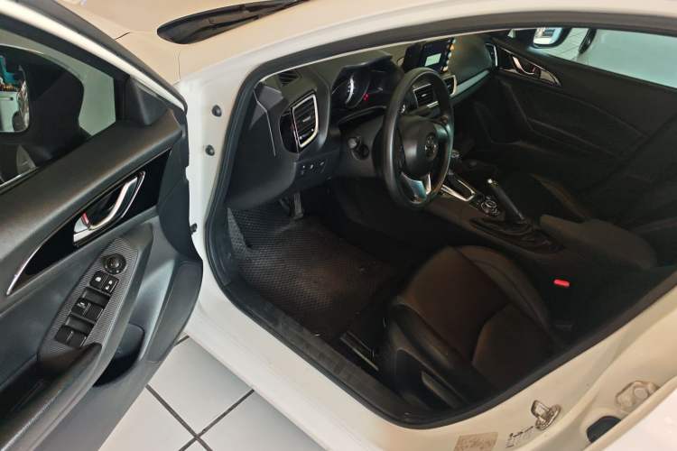 Used Mazda Mazda 3 Axela 2016 Sedan 1.5L Automatic Comfort Model