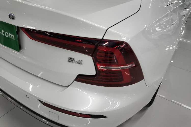 Used Volvo S60 2023 B4 Zhiyuan Luxury Edition