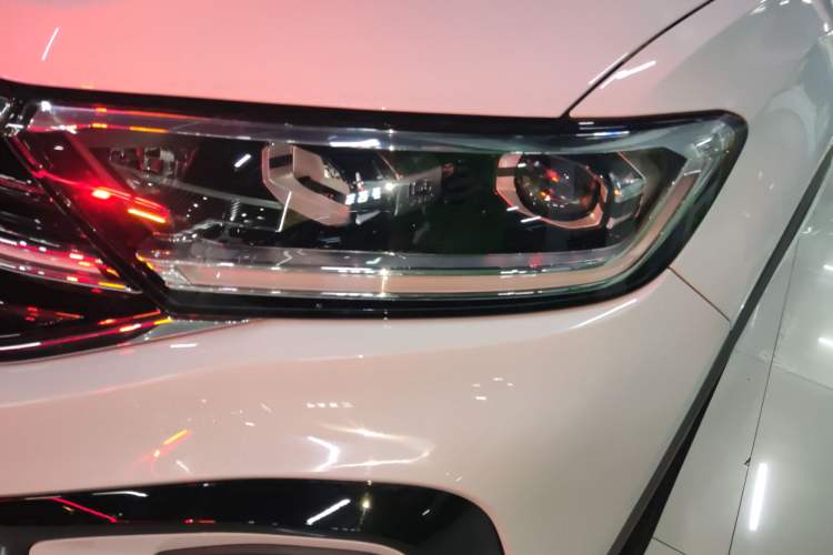 Used Volkswagen T-ROC 2023 300TSI DSG Two-Wheel-Drive Chen Guang Edition
