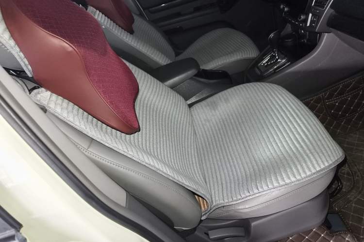 Used SsangYong Rodius 2014 2.0T Diesel Two-Wheel Drive Luxury Navigation Edition
