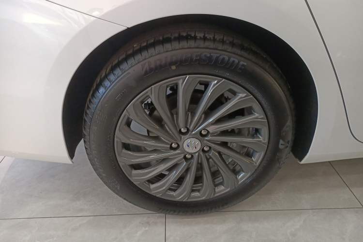 Used Buick LaCrosse 2025 28T Platinum Edition
