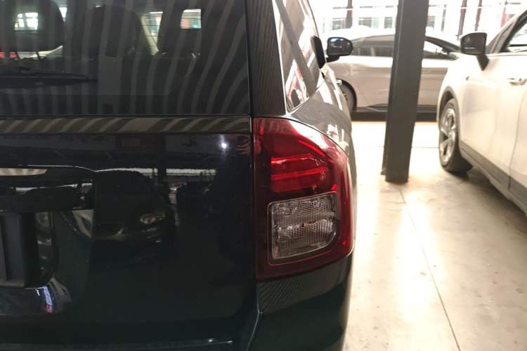 Used  Compass 2014 2.0L two-wheel drive sport version
