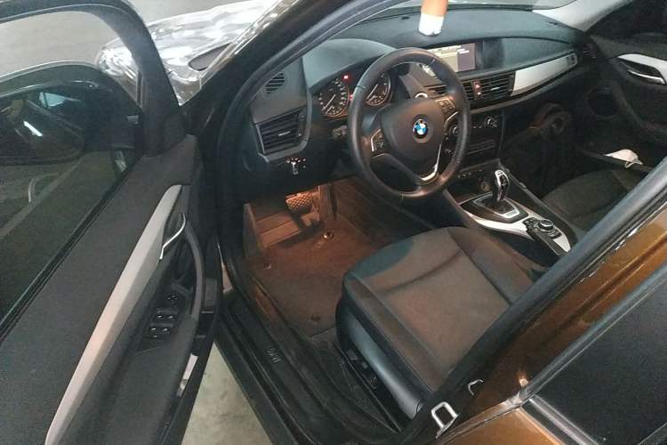 Used BMW X1 2014 sDrive18i Leading Model
