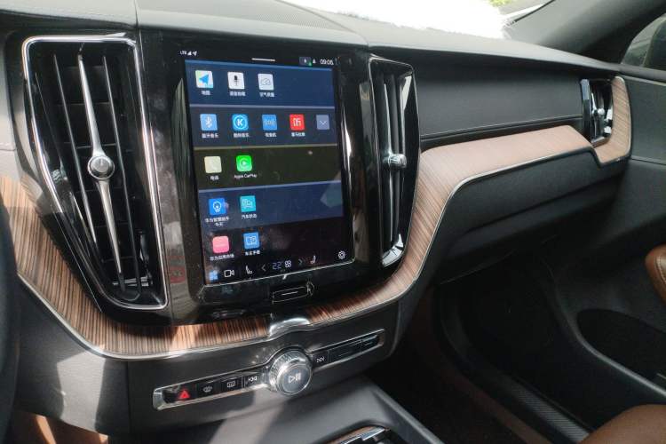 Used Volvo XC60 2023 B5 4x4 Smart Luxury Edition