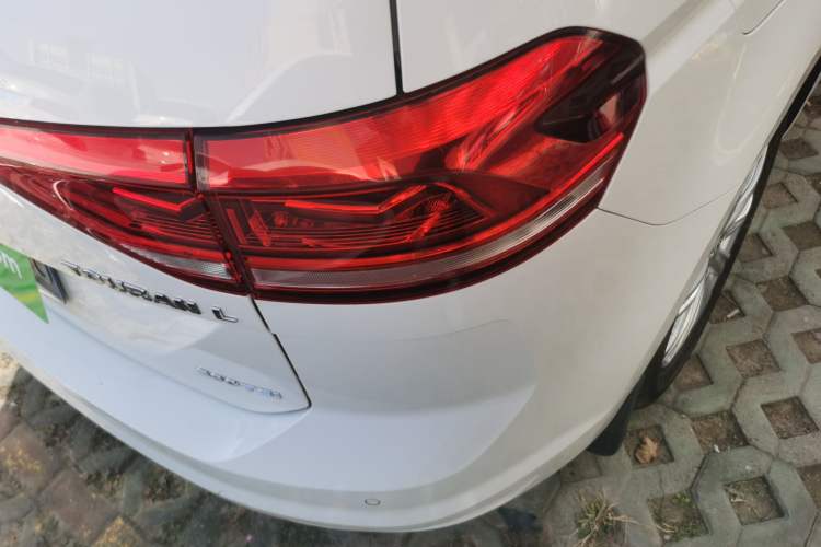 Used Volkswagen Touran 2018 Volkswagen Touran L 280TSI DSG Comfort Edition 7-seater
