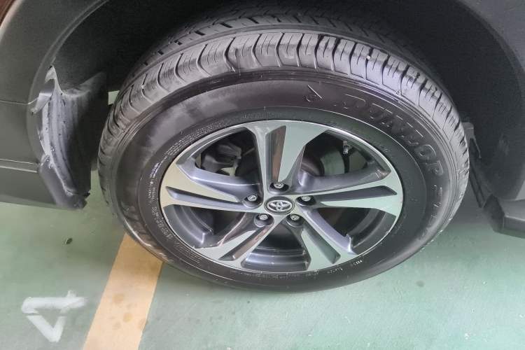 Used Toyota RAV4 2015 2.0L CVT Four-Wheel Drive New Edition
