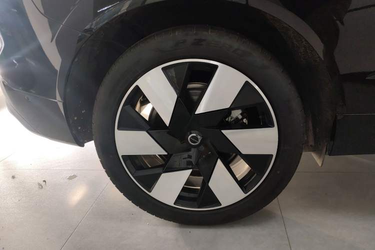 Used Volvo XC60 New Energy 2025 Plug-in Hybrid Long-Range All-Wheel Drive Smart Luxury Edition
