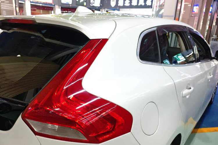 Used Volvo V40 2014 2.0T Zhiya Edition
