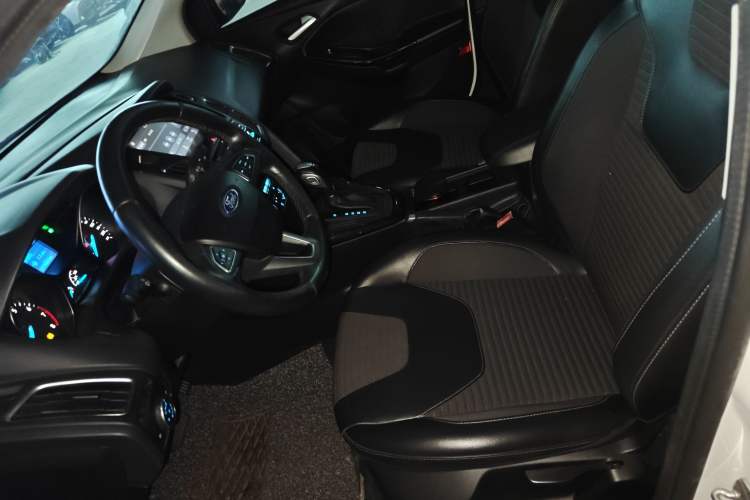 Used Ford Focus 2017 Sedan 1.6L Automatic Fashion Edition Smart Drive Version
