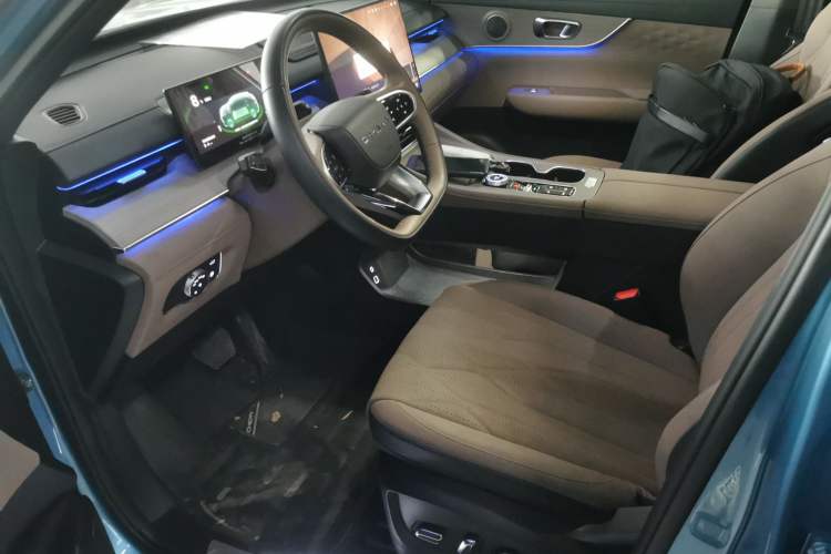 Used Chery Tiggo 8 PLUS C-DM 2025 1.5T 116 km Prestige Version 5 Seats
