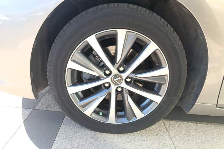 Used Lexus ES 2020 300h Premier Edition