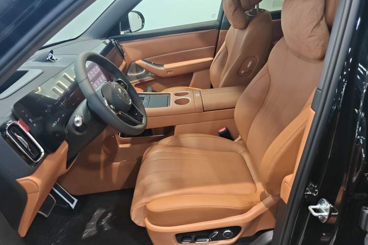 Used Hima AITO M8 2025 Extended-Range Max+ Version 53.4 kWh 6-Seater Edition