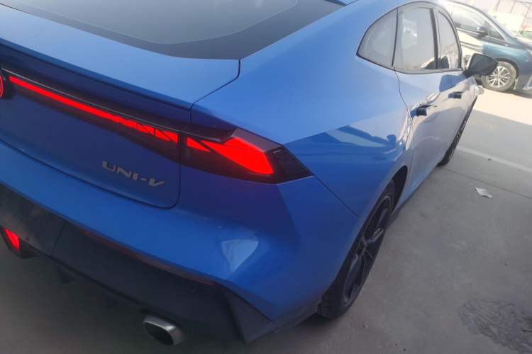 Used Changan UNI-V 2022 1.5T Prestige Version
