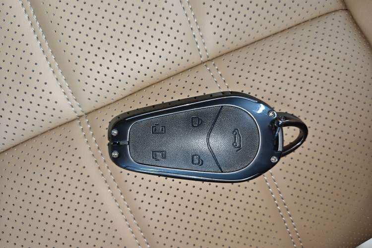 Used VOYAH Dream 2025 PHEV Four-Wheel Drive Prestige Kunpeng Edition
