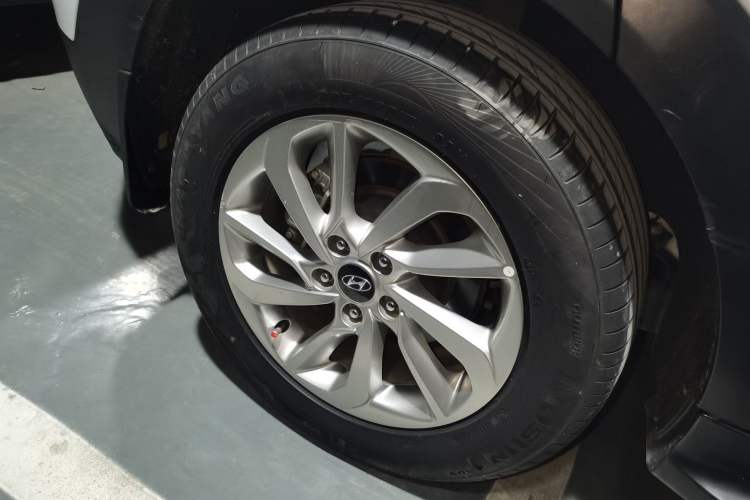 Used Hyundai Tucson 2018 1.6T Dual-Clutch Two-Wheel Drive 15th Anniversary Special Edition
